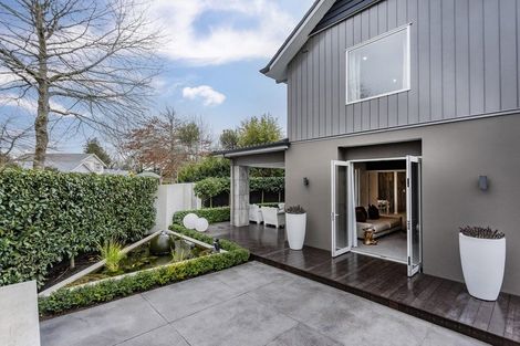 Photo of property in 2 Snowdon Road, Fendalton, Christchurch, 8052