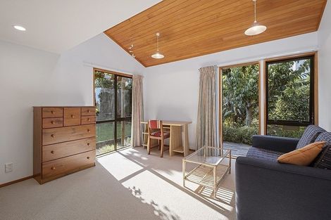 Photo of property in 11 Calypso Place, Rothesay Bay, Auckland, 0630