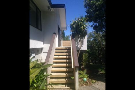 Photo of property in 3b Louise Place, West Harbour, Auckland, 0618