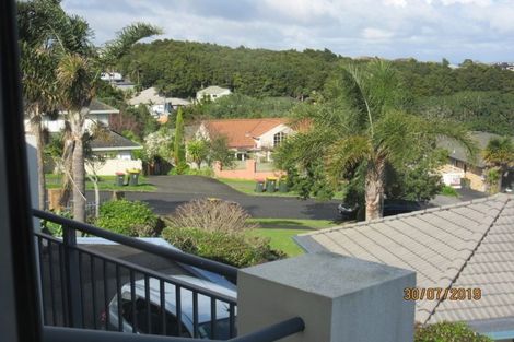 Photo of property in 56 Ribbonwood Crescent, Goodwood Heights, Auckland, 2105