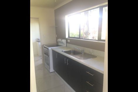 Photo of property in 3b Louise Place, West Harbour, Auckland, 0618