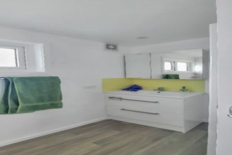 Photo of property in 4/176 Henderson Valley Road, Henderson, Auckland, 0612