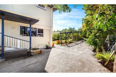 Photo of property in 7 Celsmere Lane, Te Atatu Peninsula, Auckland, 0610