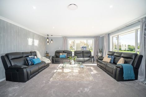 Photo of property in 2 Tutakarae Road, Kelvin Grove, Palmerston North, 4470