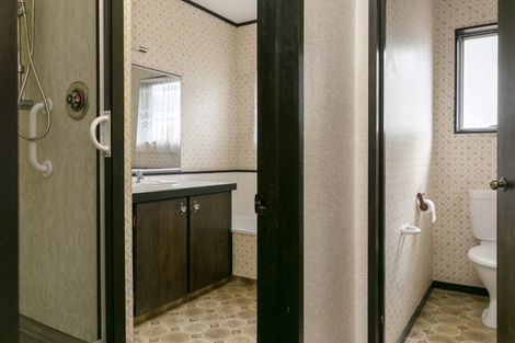 Photo of property in 11b Reeves Road, Acacia Bay, Taupo, 3330