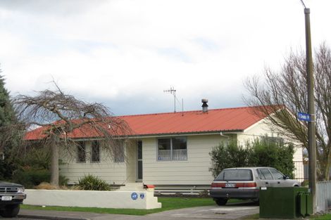 Photo of property in 18 Valerie Street, Clive, 4102