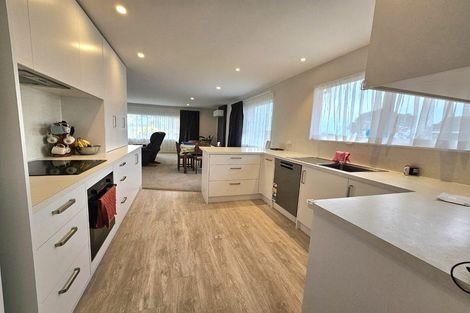 Photo of property in 4 Poplar Grove, Whalers Gate, New Plymouth, 4310