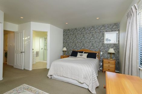 Photo of property in 6a Devon Road, Bucklands Beach, Auckland, 2012