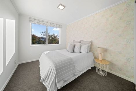 Photo of property in 19 Luxton Place, Mount Pleasant, Christchurch, 8081