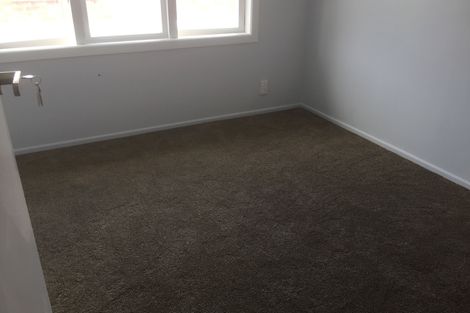 Photo of property in 28 Edwards Avenue, Henderson, Auckland, 0610