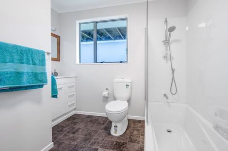 Photo of property in 94 Taylor Terrace, Tawa, Wellington, 5028