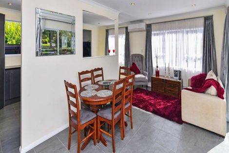 Photo of property in 10 Sunnypark Avenue, Rosehill, Papakura, 2113