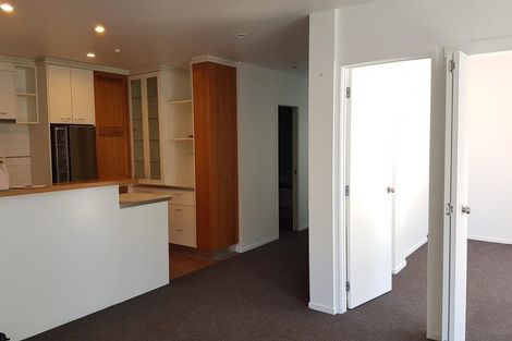 Photo of property in 8a Madeira Lane, Grafton, Auckland, 1023