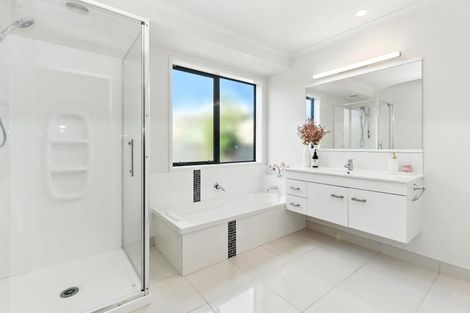 Photo of property in 24 Kowi Lakes Drive, One Tree Point, 0118