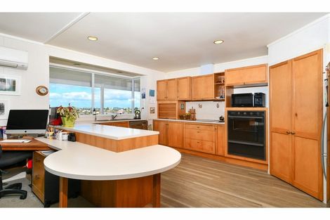 Photo of property in 2 Parkside Road, West Harbour, Auckland, 0618