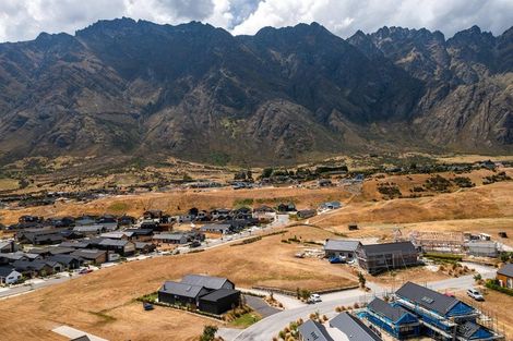 Photo of property in 42 Cunninghams Drive, Jacks Point, Queenstown, 9371