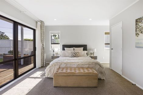 Photo of property in 1/28 Knights Road, Rothesay Bay, Auckland, 0630