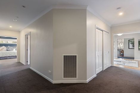 Photo of property in 37 La Lena Grove, Fitzherbert, Palmerston North, 4410