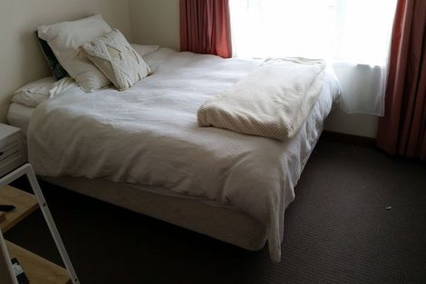 Photo of property in 82 Ocean View Road, Northcote, Auckland, 0627