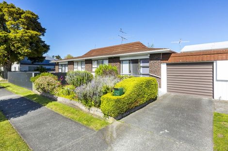 Photo of property in 2/2 Benzie Avenue, Elderslea, Upper Hutt, 5018