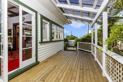 Photo of property in 904a East Coast Road, Northcross, Auckland, 0630