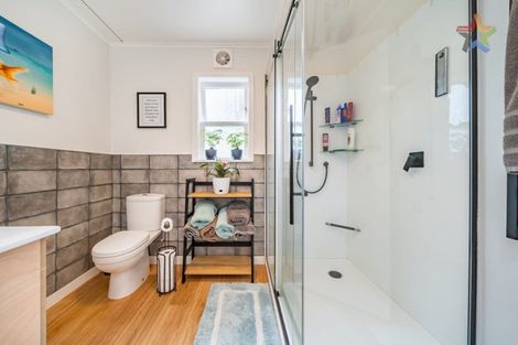 Photo of property in 6 Puriri Street, Eastbourne, Lower Hutt, 5013