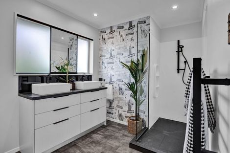 Photo of property in 20 Truby King Street, Merrilands, New Plymouth, 4312