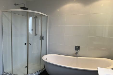 Photo of property in 1/116 Sandspit Road, Shelly Park, Auckland, 2014