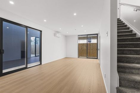 Photo of property in 4 Roberts Road, Matakatia, Whangaparaoa, 0930