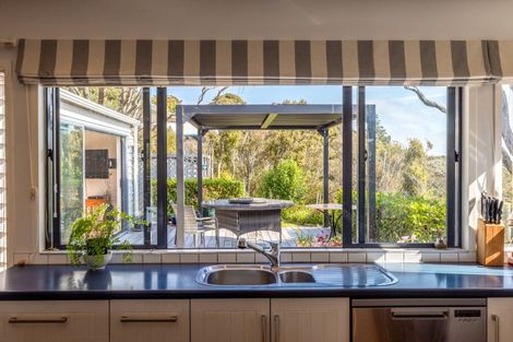 Photo of property in 35 Tawa Street, Oneroa, Waiheke Island, 1081