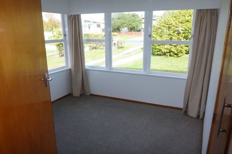 Photo of property in 16 Huruhuru Road, Massey, Auckland, 0614