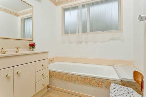 Photo of property in 4 Redwing Street, Browns Bay, Auckland, 0630