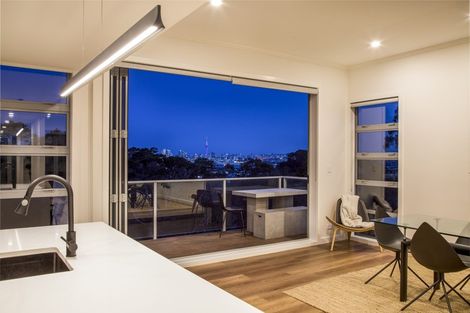 Photo of property in 8a Huka Road, Birkenhead, Auckland, 0626