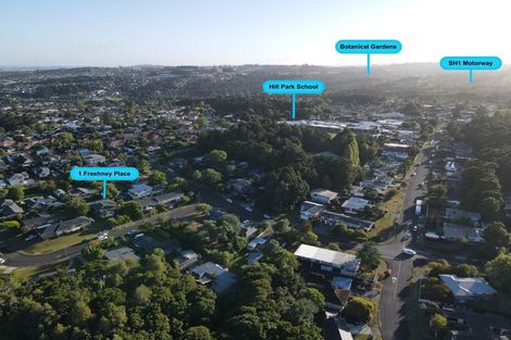 Photo of property in 1 Freshney Place, Hillpark, Auckland, 2102