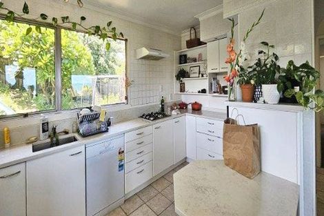 Photo of property in 24 Domain Crescent, Muriwai, Waimauku, 0881