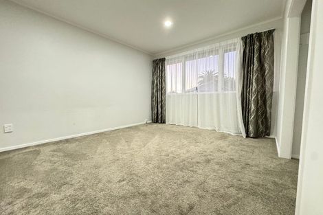 Photo of property in 33 Patts Avenue, Glendene, Auckland, 0602