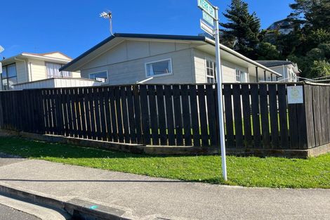 Photo of property in 1 Kerr Grove, Johnsonville, Wellington, 6037