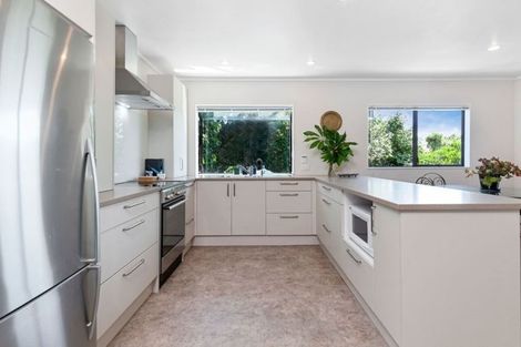 Photo of property in 2/39 Browns Bay Road, Browns Bay, Auckland, 0630