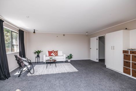 Photo of property in 16 Dominica Crescent, Grenada Village, Wellington, 6037