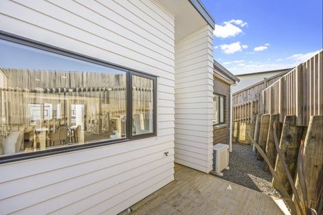 Photo of property in 27a Poruru Close, Papakura, 2110