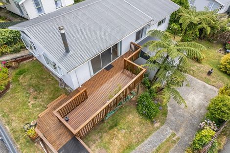 Photo of property in 6 Eastview Grove, Normandale, Lower Hutt, 5010