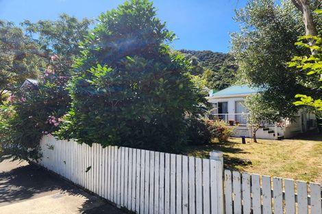 Photo of property in 87 Muritai Road, Eastbourne, Lower Hutt, 5013