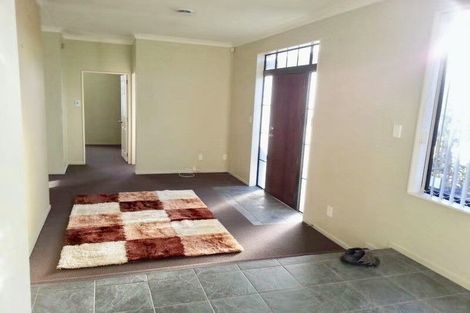 Photo of property in 2 Ballyward Close, East Tamaki, Auckland, 2013