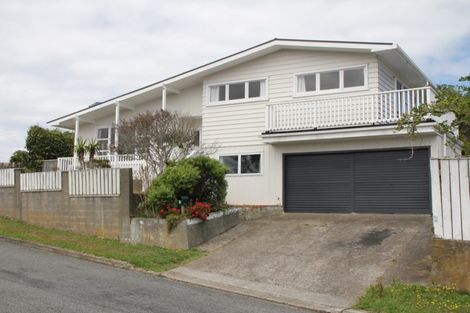 Photo of property in 2 Archbold Street, Newlands, Wellington, 6037