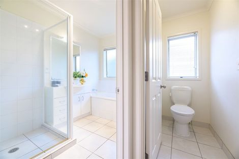 Photo of property in 16 Brookwood Drive, Henderson, Auckland, 0612