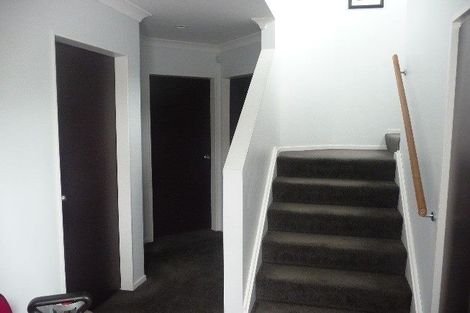 Photo of property in 4 Stella Grove, Newlands, Wellington, 6037