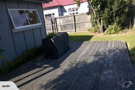 Photo of property in 19 Woodville Street, Edgeware, Christchurch, 8013