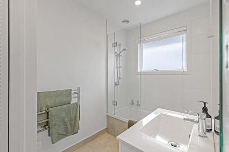 Photo of property in 1/82 Holly Road, St Albans, Christchurch, 8014