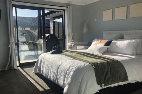 Photo of property in 31 Tahuna Minhinnick Drive, Glenbrook, 2681
