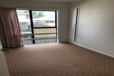 Photo of property in 1/68 College Road, Northcote, Auckland, 0627